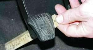 Как заменить тросик сцепления Лада Гранта Как заменить тросик сцепления Лада Гранта