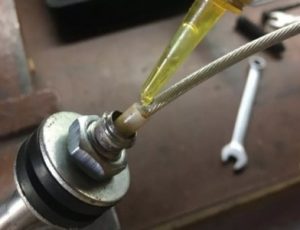 Как заменить тросик сцепления Лада Гранта Как заменить тросик сцепления Лада Гранта