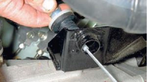 Как заменить тросик сцепления Лада Гранта Как заменить тросик сцепления Лада Гранта