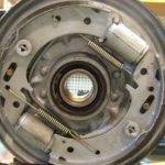 Когда меняют тормозные колодки: как определить износ колодок