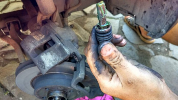 Направляющие тормозного суппорта: как и чем смазывать Направляющие тормозного суппорта: как и чем смазывать