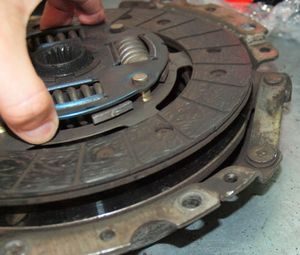 Признаки неисправности сцепления и возможные причины поломки