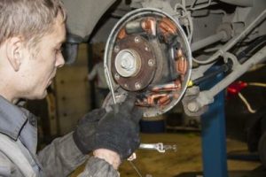 Прокачка тормозов с АБС: как прокачать