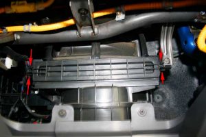 Салонный фильтр Киа Рио: как заменить самому Салонный фильтр Киа Рио: как заменить самому