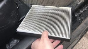 Салонный фильтр Киа Рио: как заменить самому Салонный фильтр Киа Рио: как заменить самому