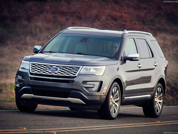 &laquo;Слово пацана&raquo;: на каких машинах ездят актеры, сыгравшие в сериале