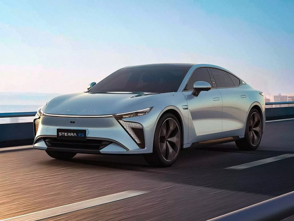 Стала известна цена премиального седана Exeed, который приедет в Россию