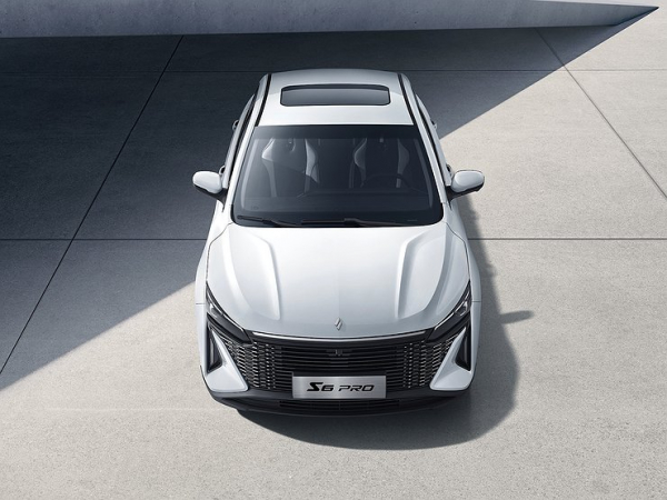 В России начались официальные продажи седана Livan S6 Pro