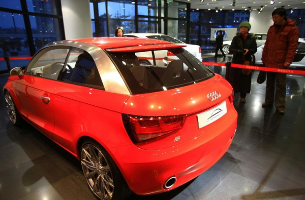 Зачем у некоторых авто в багажнике стоят дополнительные габаритные огни