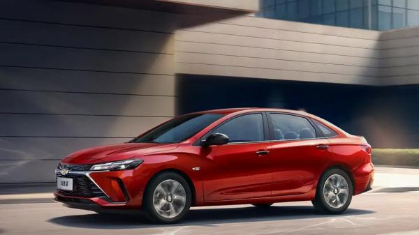 В Россию привезли из Китая аналог LADA Vesta от Chevrolet