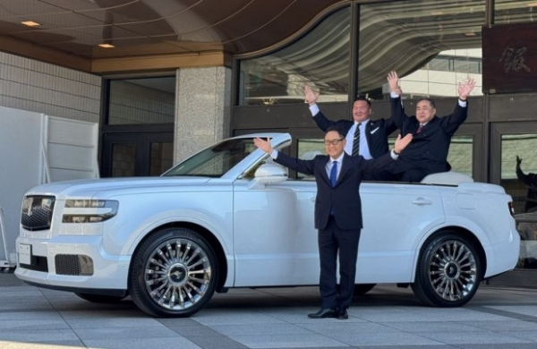 Toyota випустила розкішний позашляховий кабріолет