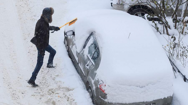 Специалист составил список обязательных вещей в автомобиле во время путешествия
