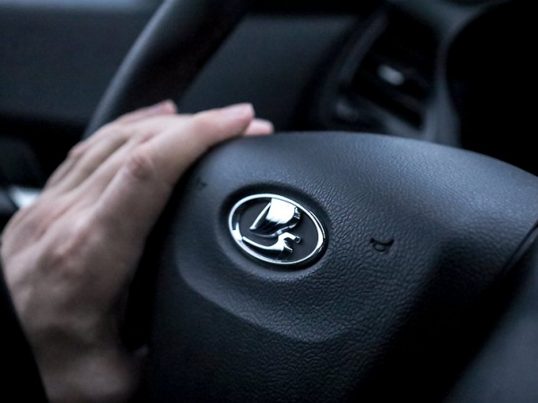 АВТОВАЗ модернизирует Vesta, китайцы наживаются на России, а Госдума разоряет водителей: итоги недели