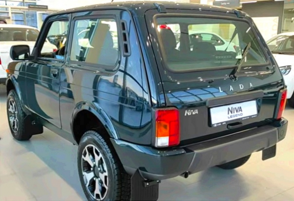 АвтоВАЗ объявил старт продаж внедорожника Lada с новым шильдиком Niva