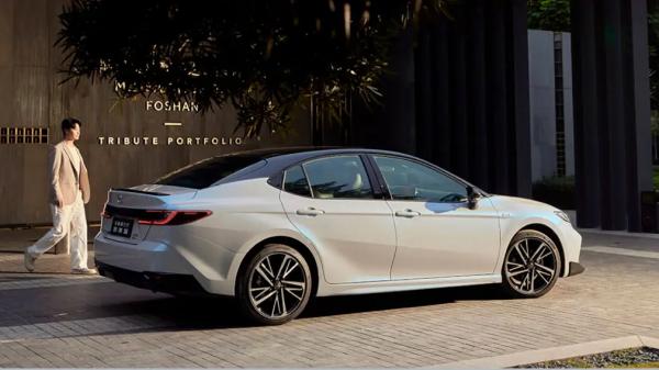 В Китае появилось новое поколение Toyota Camry