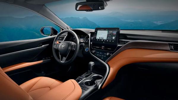 В РФ появились седаны Toyota Camry от 3,8 млн рублей