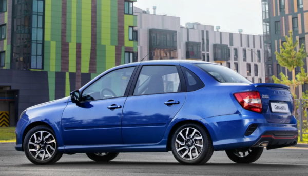 Эксперт назвал Lada Granta самым доступным автомобилем на российском авторынке