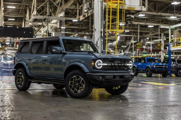 Ford сокращает сборку электрокаров F-150 Lightning в пользу бензиновых Ranger и Bronco