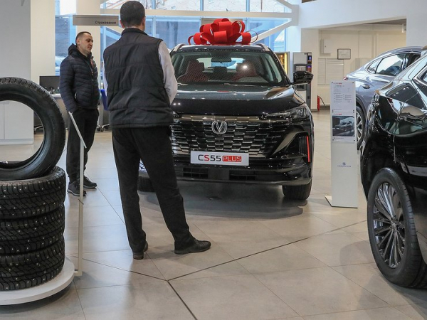 Количество новых машин, &laquo;зависших&raquo; на складах дилеров, бьет все рекорды