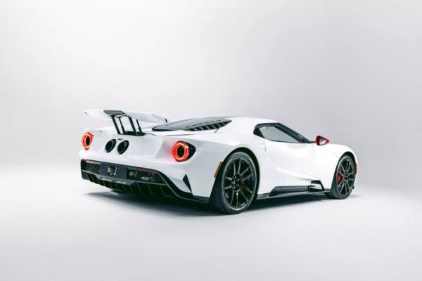 На аукцион выставили беспилотный Ford GT Carbon Series 2022 года