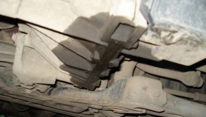 Почему течет масло из коробки передач: МКПП и АКПП