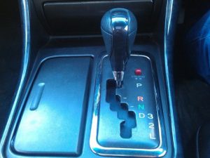 При включении коробки автомат машина дергается: основные причины