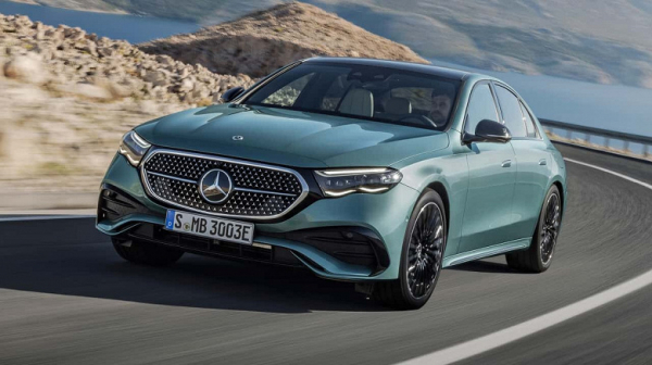 Продажи Audi, BMW и Mercedes в России рухнули до критической отметки Продажи Audi, BMW и Mercedes в России рухнули до критической отметки