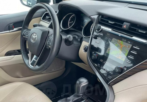 В Барнауле выставлена на продажу Toyota Camry в цвете &laquo;черный бриллиант&raquo; за 3 млн рублей