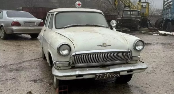 В Крыму нашли в продаже редкую санитарную &laquo;Волгу&raquo;, которой почти 60 лет