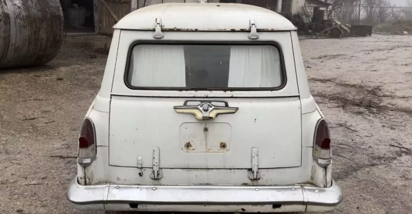 В Крыму нашли в продаже редкую санитарную &laquo;Волгу&raquo;, которой почти 60 лет