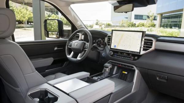 В России нашли новые Toyota Sequoia по цене от 11 млн рублей