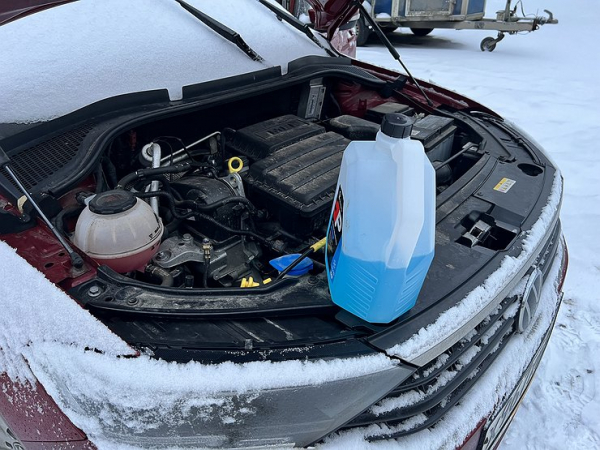 Водители нашли отличный способ кардинально экономить на «незамерзайке» Водители нашли отличный способ кардинально экономить на «незамерзайке»