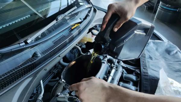 Эти автомобили требуют очень большое количество моторного масла