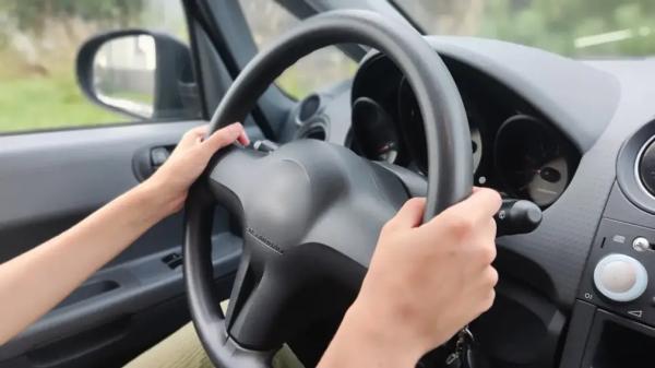 В РФ предложили проводить сделки с авто только с согласия супругов