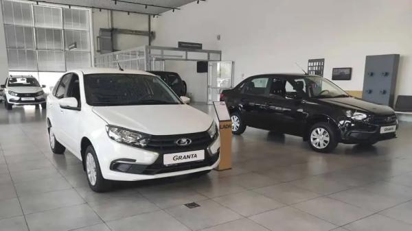 Назван самый дешевый новый автомобиль в России