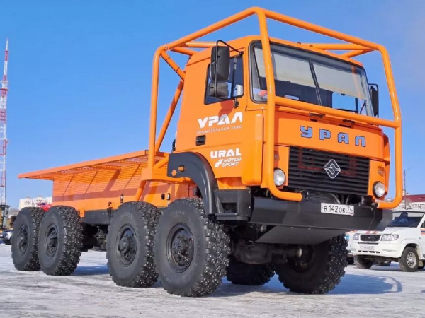АЗ &laquo;Урал&raquo; презентовал новый спортивный грузовик на льду Амура
