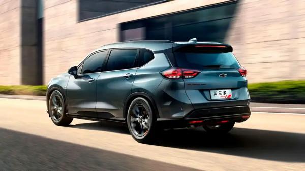 В Россию привезли недорогой семиместный Chevrolet по цене Largus