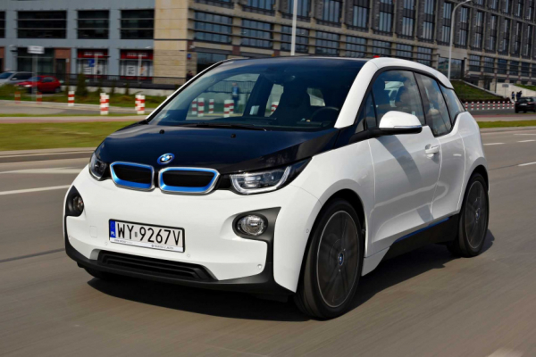 Некоторые дилеры меняют аккумулятор на электрическом BMW i3 за 2 726 702 руб. 
