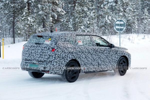 Peugeot тестирует свой электрический кроссовер Peugeot E-5008. Вот фото