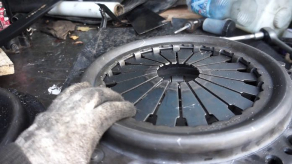 Поменял сцепление: не включаются передачи после замены Поменял сцепление: не включаются передачи после замены