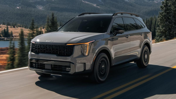 В России Kia Sorento за два месяца подешевел почти вдвое 