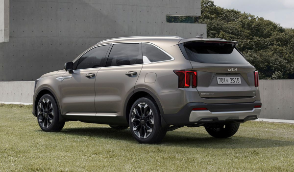 В России Kia Sorento за два месяца подешевел почти вдвое 