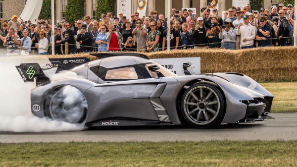 В само быстрой машине в мире McMurtry Sp&eacute;irling используются батареи от вейпов