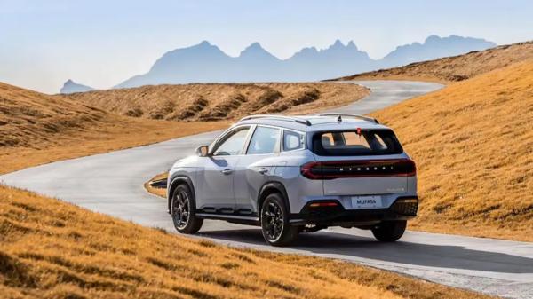 В России появился надежный и стильный кроссовер Hyundai