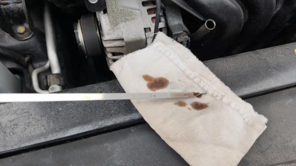 Залил, но сомневаешься: автомеханик подсказал, как определить качество уже залитого моторного масла