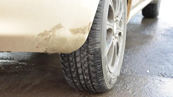 Увеличенный тормозной путь и повышенный расход топлива &ndash; чем еще опасна зимняя резина летом