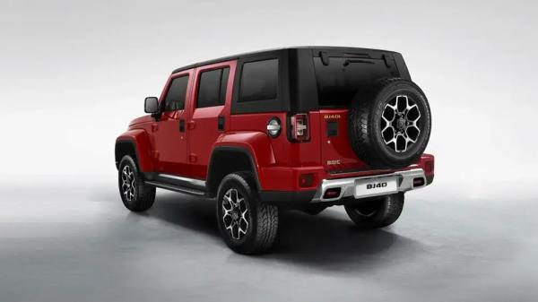 В России рамный внедорожник BAIC BJ40 за год стал дороже на 591 тыс. рублей