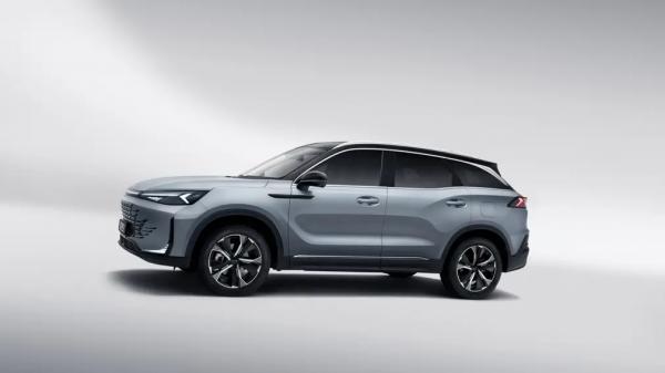 В РФ представили новый кроссовер BAIC X75 – цены от 3 млн рублей В РФ представили новый кроссовер BAIC X75 – цены от 3 млн рублей