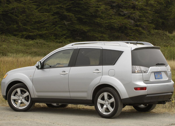 Эксперт &laquo;ЗР&raquo; нашел альтернативу новой &laquo;Ниве&raquo; в Mitsubishi Outlander XL за 1 млн