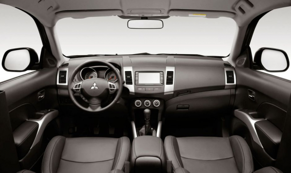 Эксперт &laquo;ЗР&raquo; нашел альтернативу новой &laquo;Ниве&raquo; в Mitsubishi Outlander XL за 1 млн